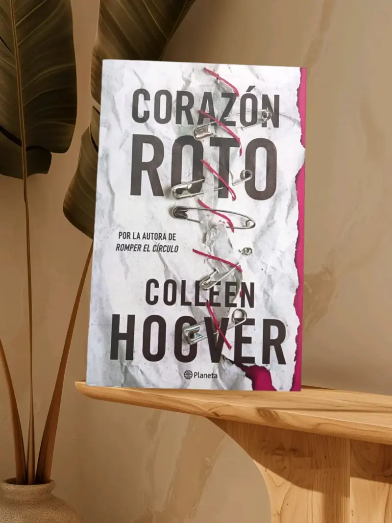 Libro 'Corazón Roto' Colleen Hoover