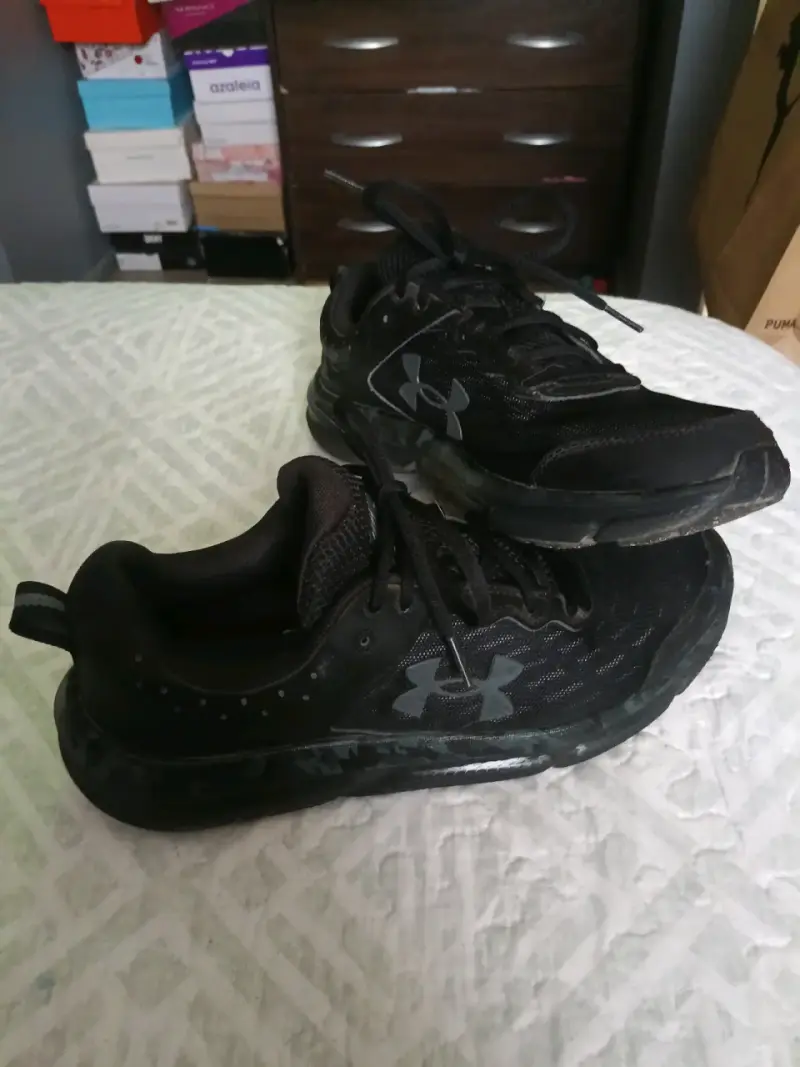 Zapatillas negras deportivas - 1