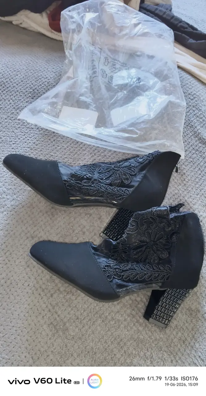 Botines negro y blanco - 2