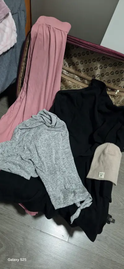 Lote de ropa mas de 30 piezas - miniatura 6