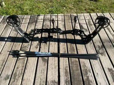 Arco compuesto Junxing M128 y flechas - miniatura 1