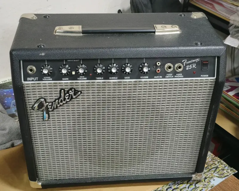 Amplificador Fender F25 - 1