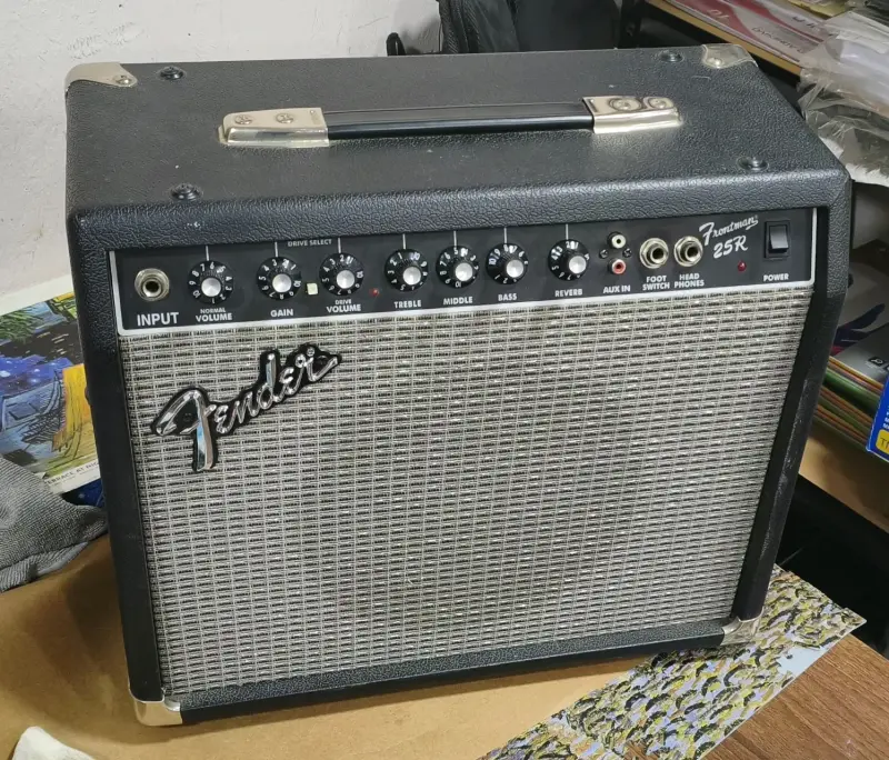 Amplificador Fender F25 - 2