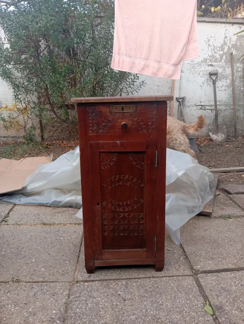 Mueble vinero con llaves - 1