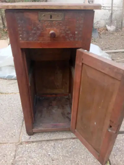 Mueble vinero con llaves - miniatura 2