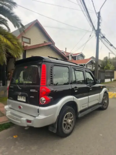 Mahindra Scorpio 2.2 diésel 4x2 - miniatura 2
