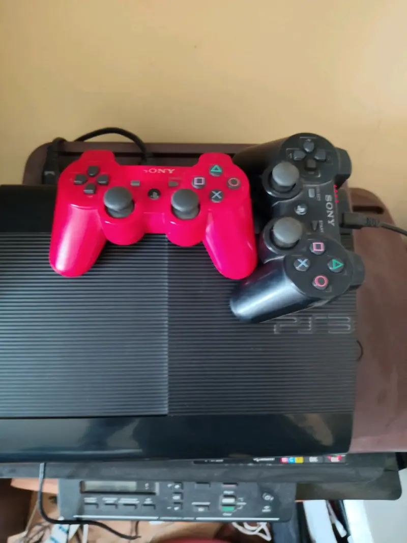 Playstation 3 super slim - 1