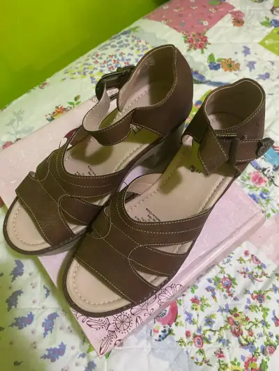Sandalias con tacón - miniatura 1