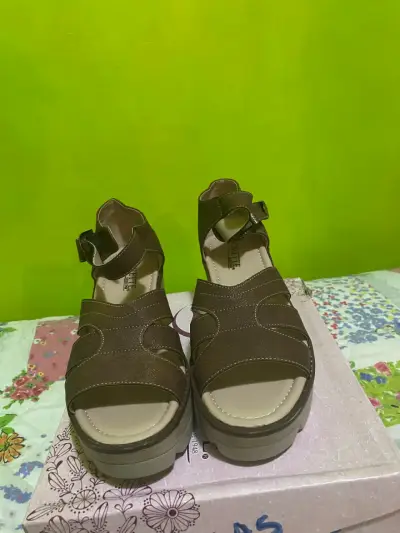 Sandalias con tacón - miniatura 3