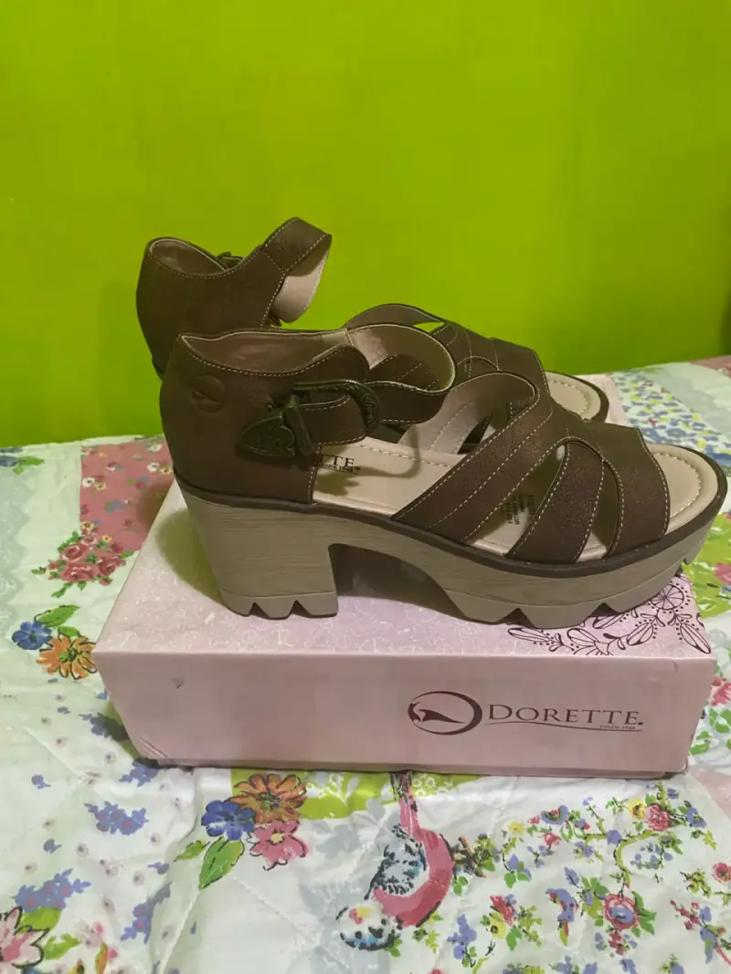 Sandalias con tacón - 4
