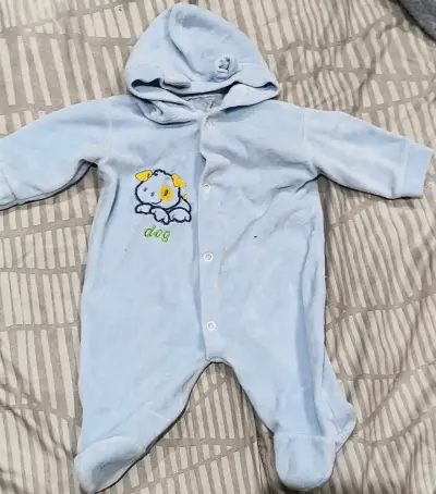 Pijama bebé celeste con capucha - miniatura 1