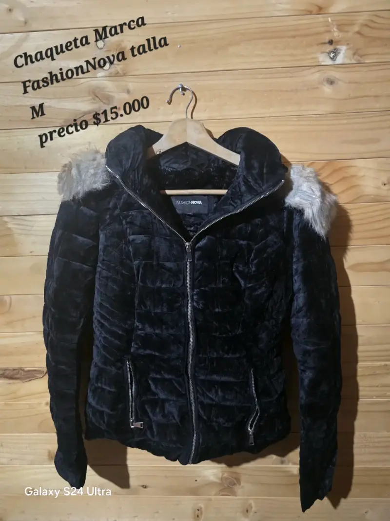 Chaqueta FashionNova con capucha