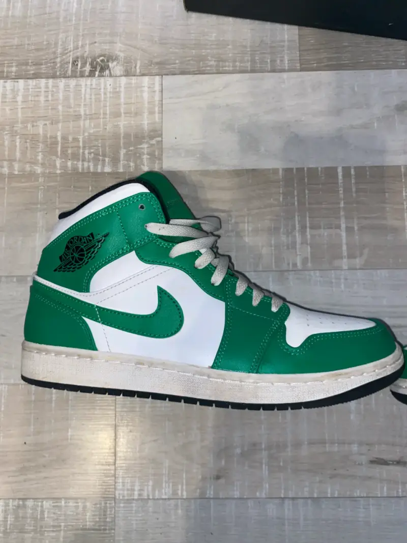 Air Jordan 1 Mid "Lucky Green" - Casi Nuevas - 2