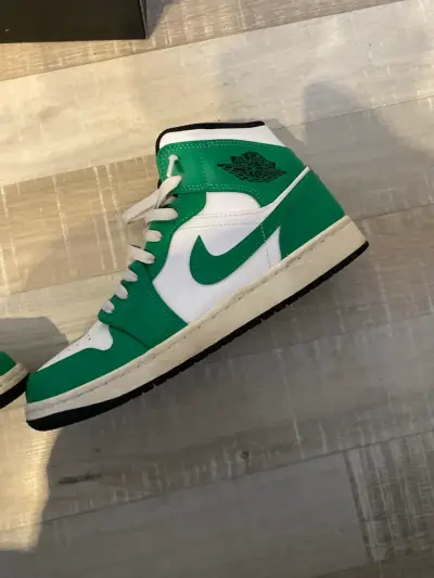 Air Jordan 1 Mid "Lucky Green" - Casi Nuevas - miniatura 3