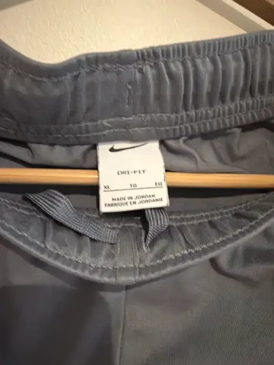 Pantalones deportivos grises Nike - miniatura 2
