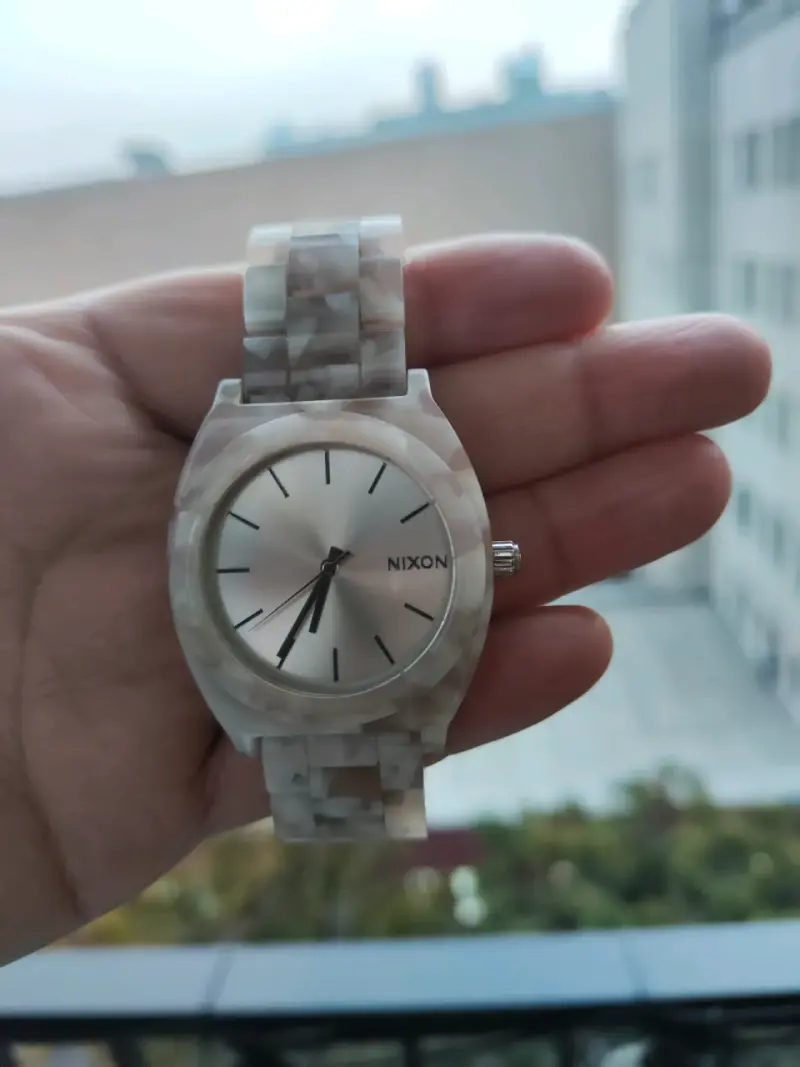 Reloj Nixon blanco mármol - 1