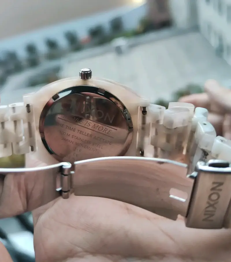 Reloj Nixon blanco mármol - 4