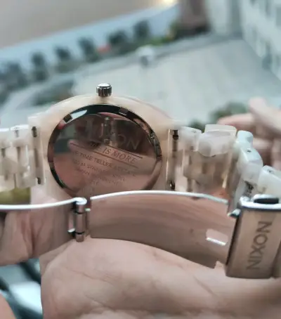 Reloj Nixon blanco mármol - miniatura 4