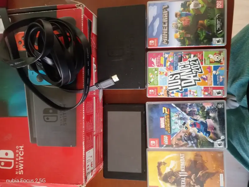 Consola Nintendo Switch sin mandos con juegos - 2