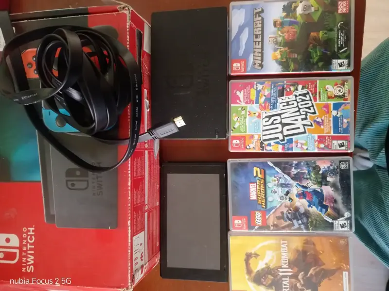 Consola Nintendo Switch sin mandos con juegos - 3