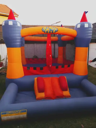 Castillo inflable multicolor - miniatura 2