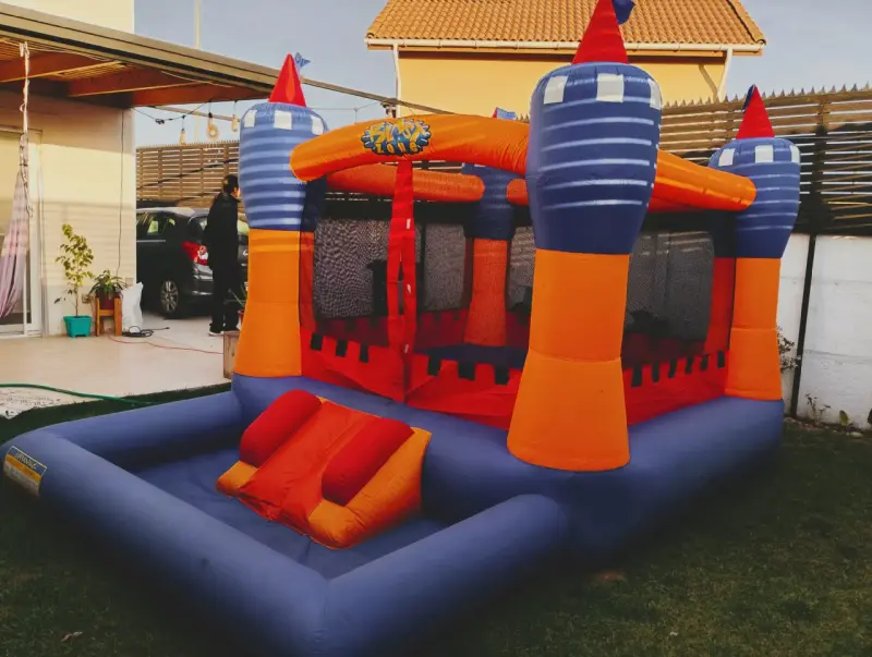 Castillo inflable multicolor - 5