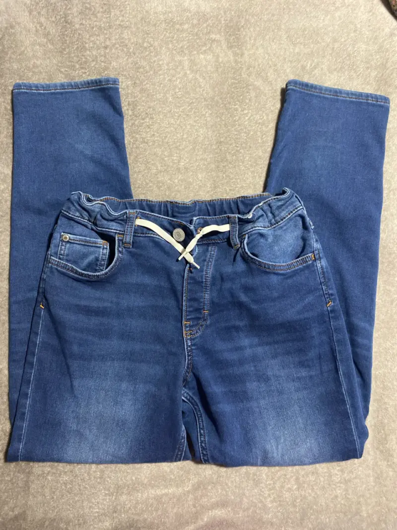 Jeans azul con elástico y cordón - 1