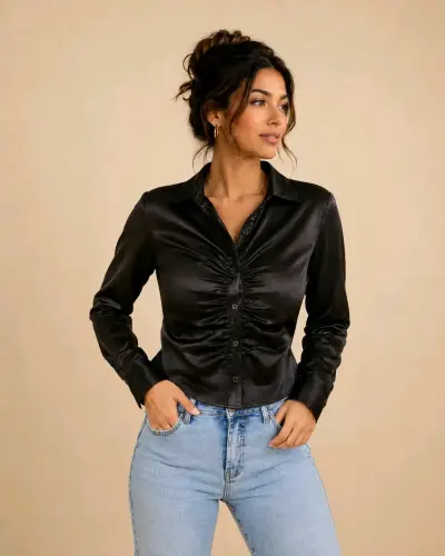 Blusa satinada negra ajustada - miniatura 1
