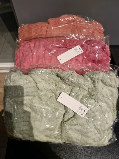 Pijama de peluche rosado - miniatura 2