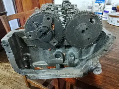 Culata de motor usada camioneta pickup ssang Yong - miniatura 2