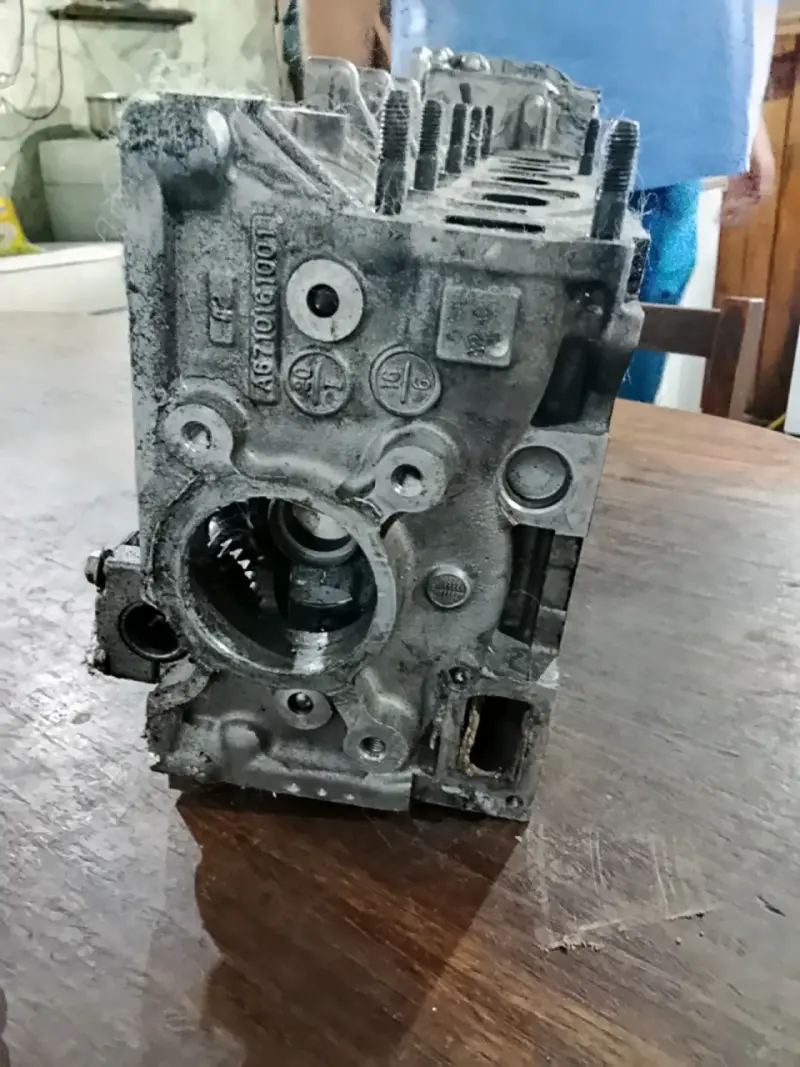 Culata de motor usada camioneta pickup ssang Yong - 3