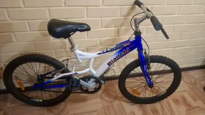 Bicicleta Bianchi azul y blanca - miniatura 1