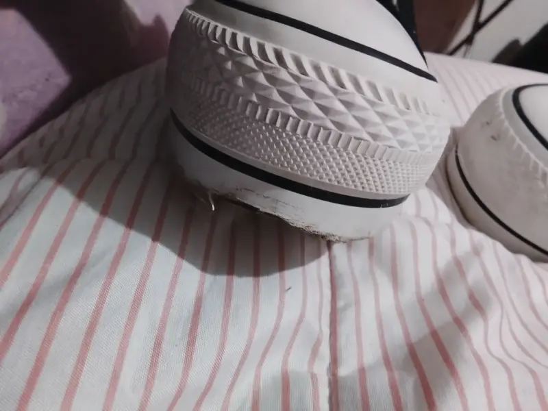 Zapatillas negras con cordones blancos - 4