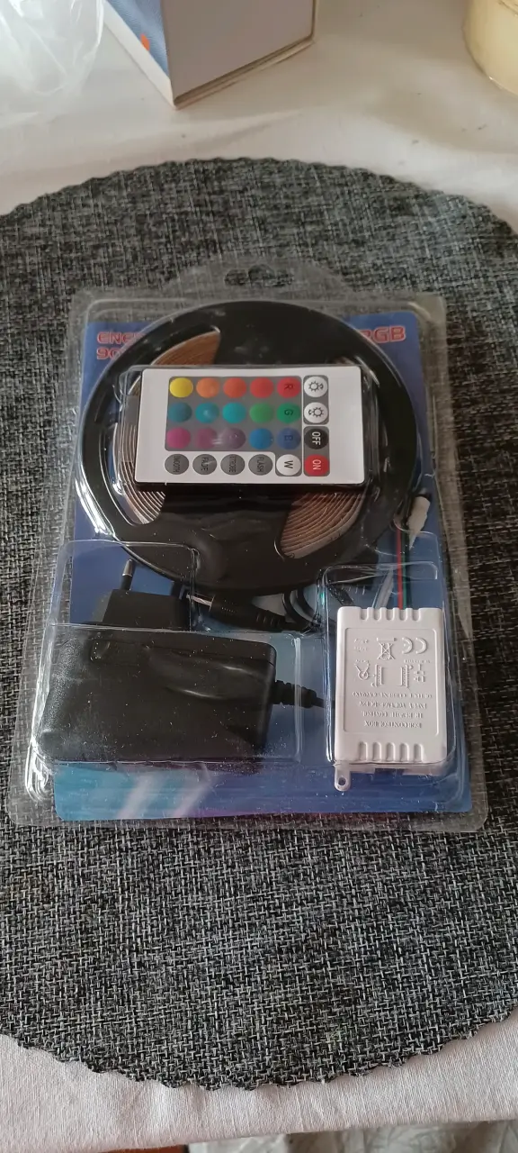 Cinta LED adhesiva RGB con control remoto
