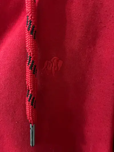 Polerón Rojo Robert Lewis con capuchón - miniatura 3