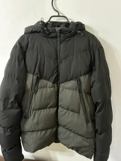 Parka de invierno con cierre color negro y gris - miniatura 1