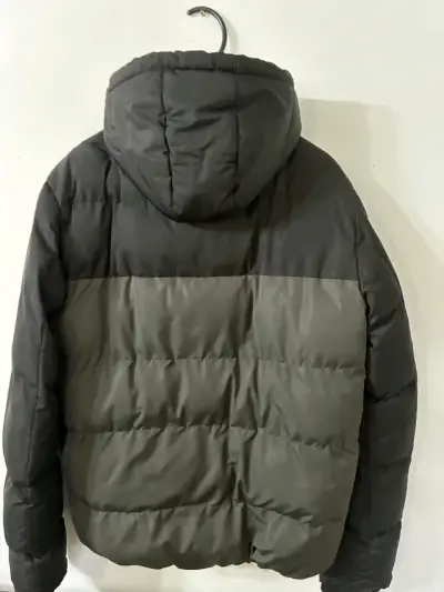 Parka de invierno con cierre color negro y gris - miniatura 2