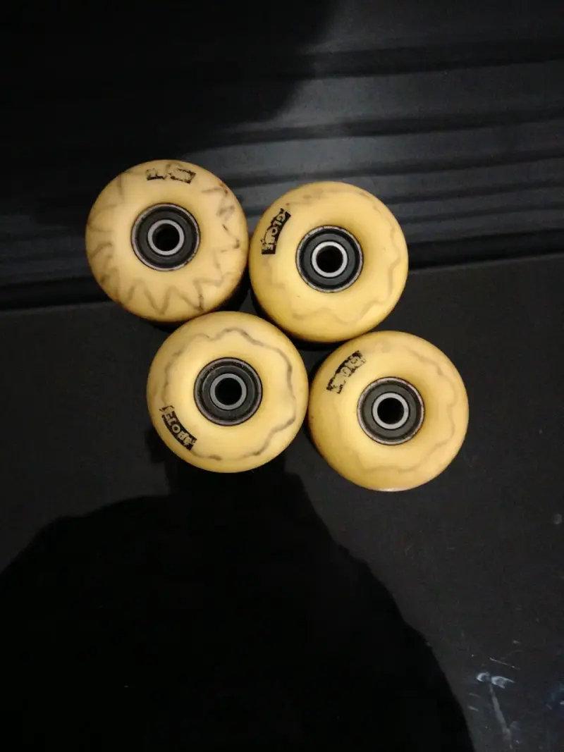 Set de ruedas de skate amarillas
