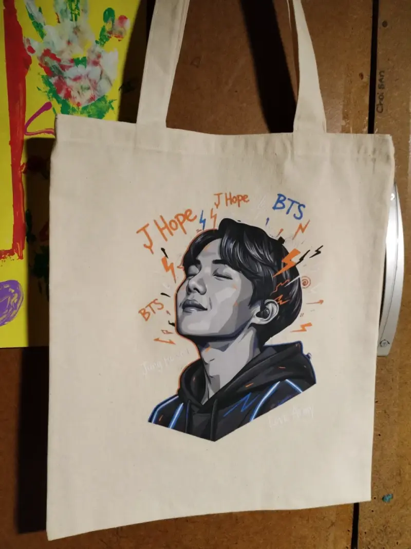 Tote bag con diseño BTS