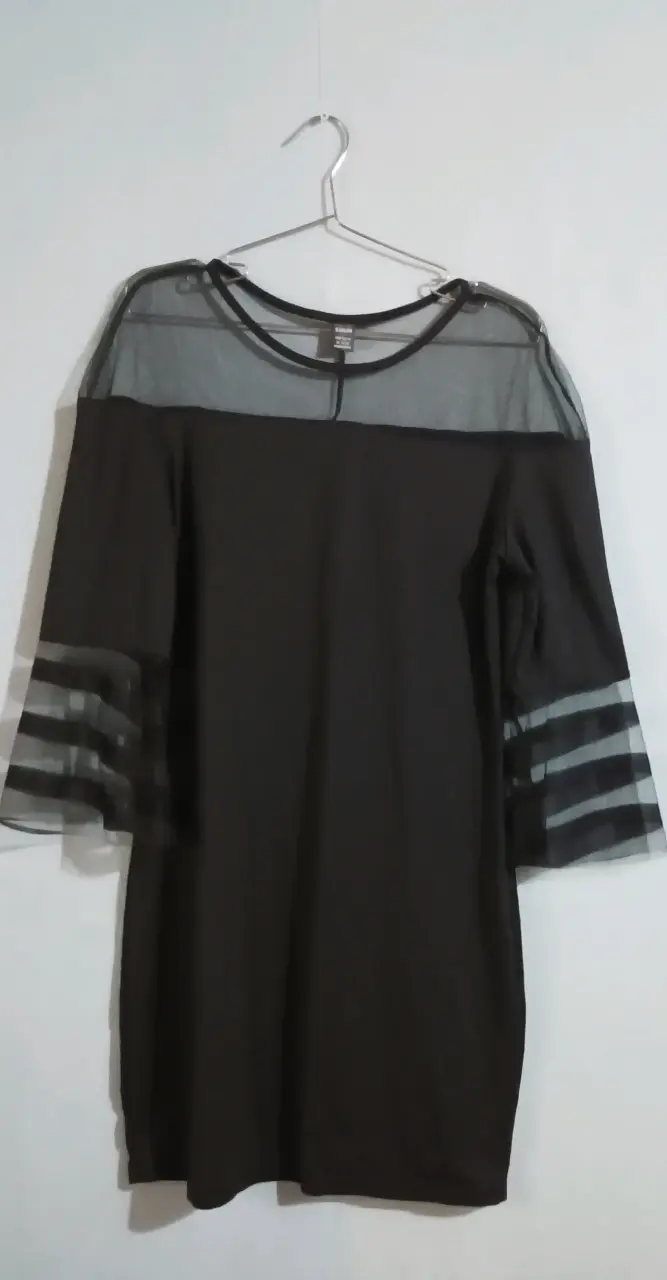 Vestido negro con malla transparente - 1