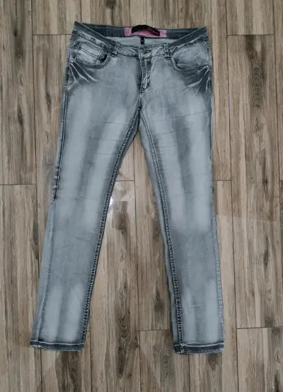 Jeans grises deslavados - miniatura 1