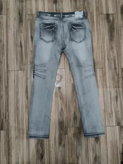 Jeans grises deslavados - miniatura 2