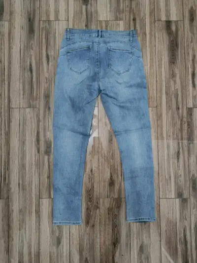 Jeans azul claro de mezclilla - miniatura 2