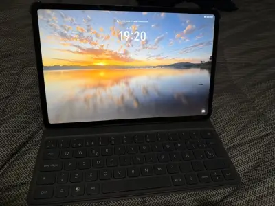 Tablet con teclado desmontable - miniatura 1