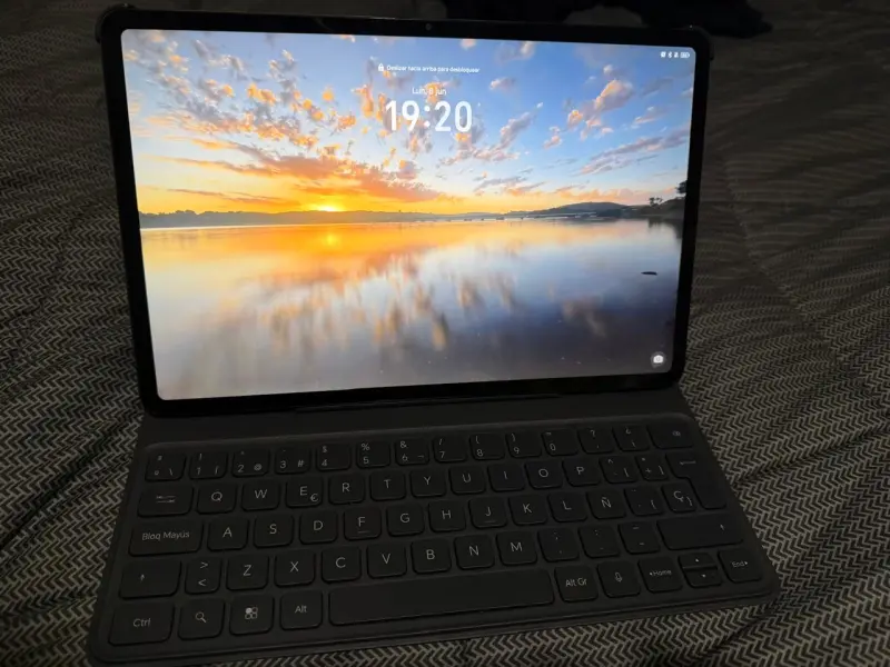 Tablet con teclado desmontable - 1