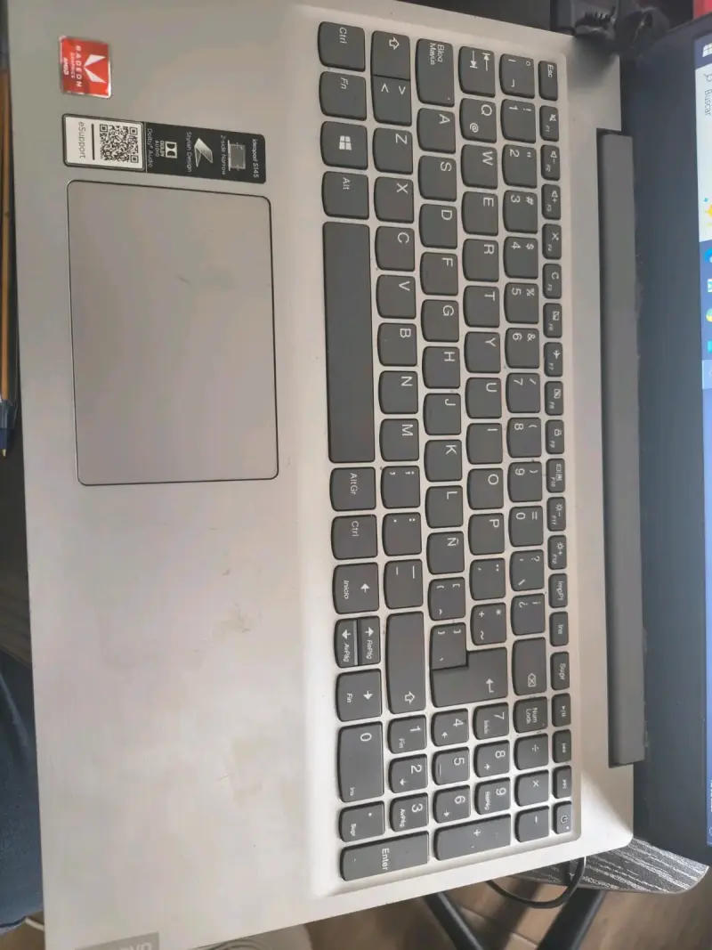 Laptop Lenovo en buen estado - 2