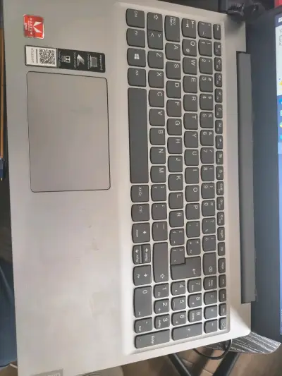 Laptop Lenovo en buen estado - miniatura 2