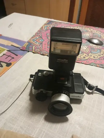 Cámara Vintage Minolta 110 Zoom SLR + Flash Auto 2 - miniatura 1