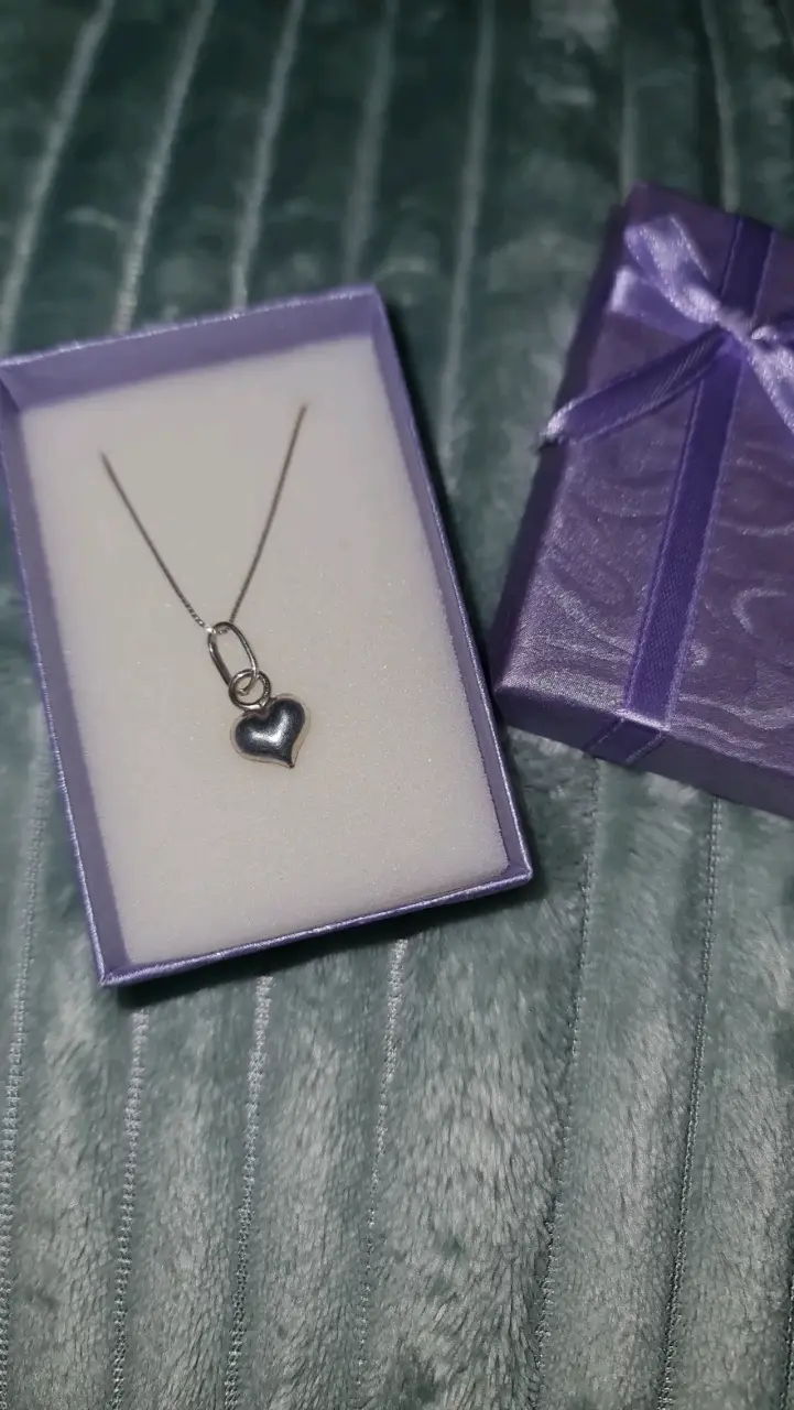 Collar con dije corazón de plata fina 🩶
