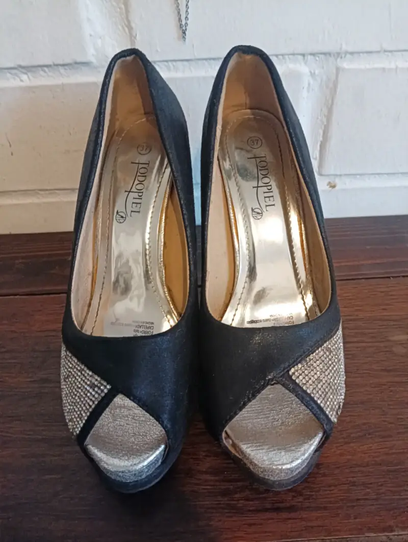 Tacones negros con brillantes - 2